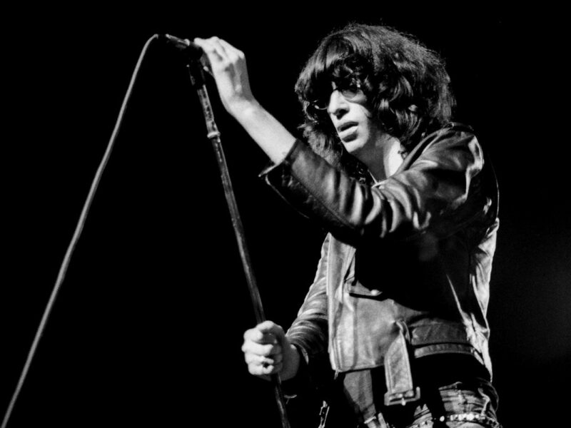 02 Ramones